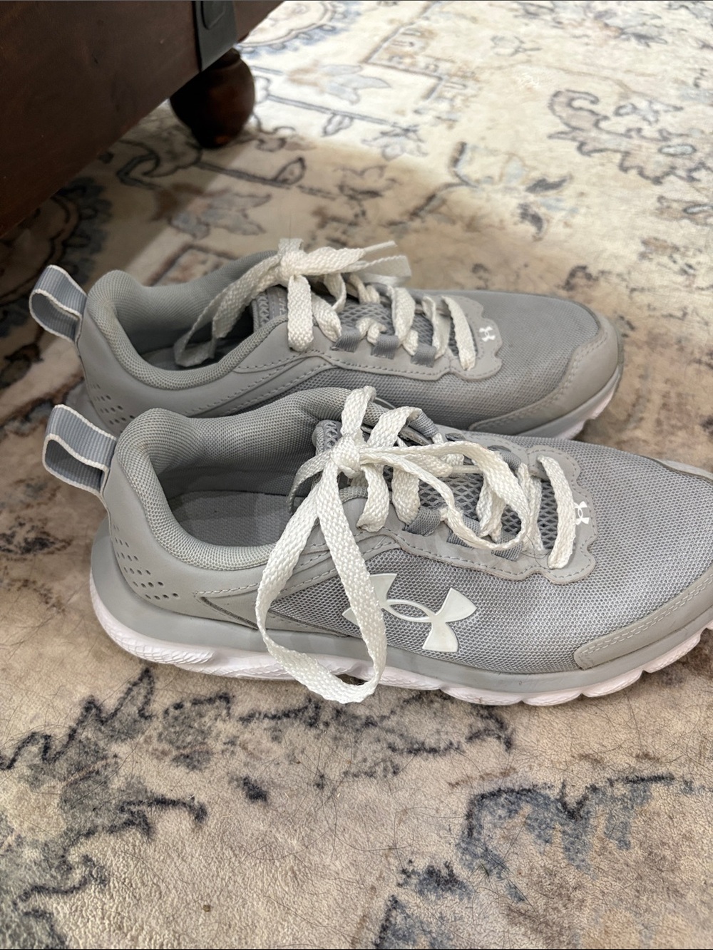 Under Armour Light Gray Mesh Running Shoes with White Accents